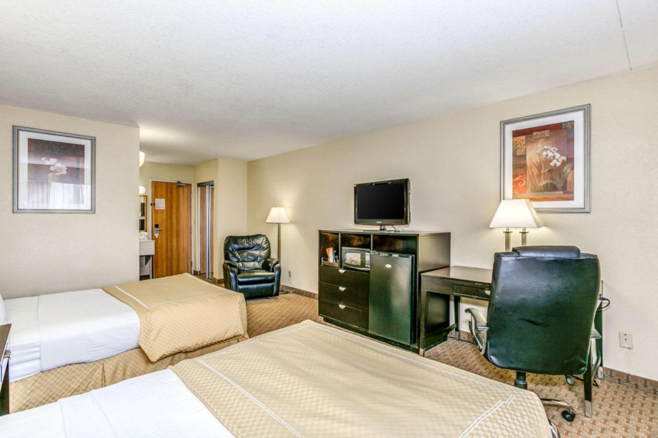 Отель Wingate By Wyndham Wichita Airport Экстерьер фото
